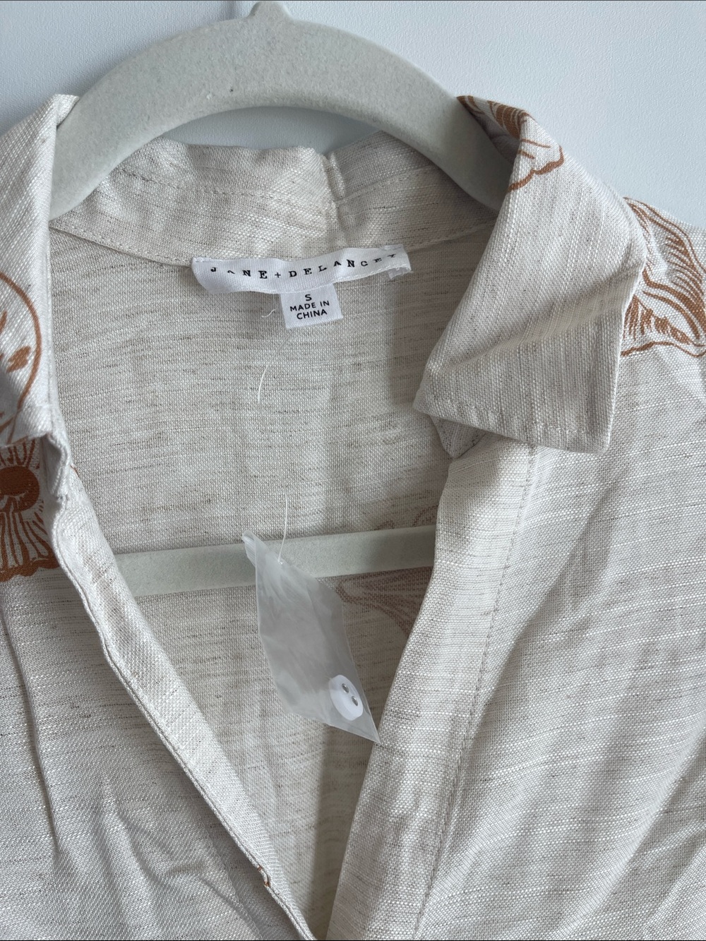 Jane and Delancey Cream Shell Print Tiered Button Front Midi Dress Size S NWT - Picture 3 of 3